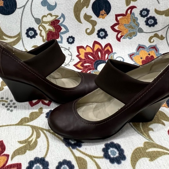 You by Crocs Dark Size 9 Wedges - Picture 3 of 6